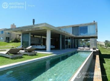 Casa · 354m² · 6 Ambientes · 1 Cochera · Casa - Tio Tom