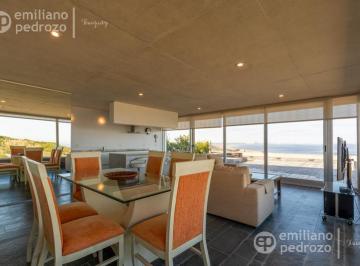 Departamento · 53m² · 3 Ambientes · 1 Cochera · Venta Apartamento 2 Dorm. con Terraza en Punta Ballena Vista Al Mar Cochera