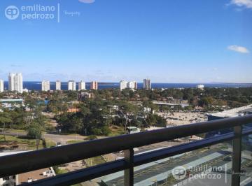 Departamento · 72m² · 3 Ambientes · 1 Cochera · Venta Apartamento 2 Dorm. en Torre con Servicios Punta del Este