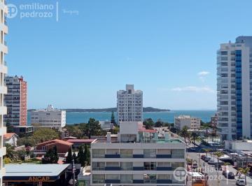 Departamento · 47m² · 2 Ambientes · 1 Cochera · Alquiler Temporal Departamento un Dormitorio y Medio Playa Brava Edificio con Servicios