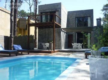 Casa · 236m² · 4 Ambientes · 1 Cochera · Venta Casa 3 Dorm. en Montoya La Barra