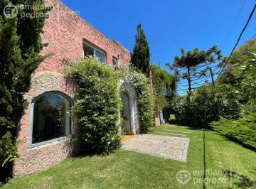 Casa · 216m² · 6 Ambientes · Venta Casa 4 Dorm. La Barra Punta del Este