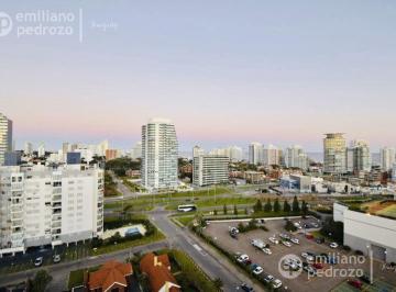 Departamento · 92m² · 3 Ambientes · 1 Cochera · Venta Departamento 2 Dorm. en Suite Playa Mansa Punta del Este