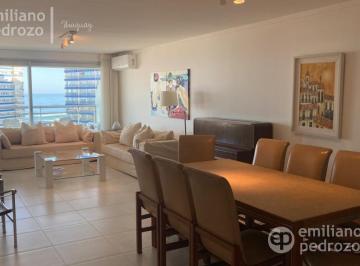Departamento · 132m² · 4 Ambientes · 1 Cochera · Alquiler Departamento 3 Dorm. en Playa Brava