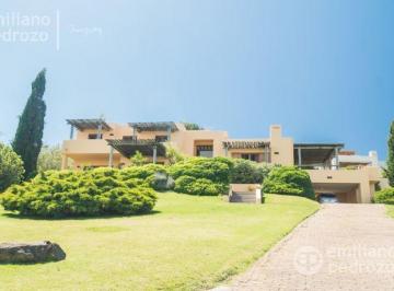 Casa · 680m² · 5 Ambientes · 2 Cocheras · Venta Casa en Lomo de La Ballena 4 Dorm.