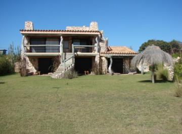 Casa · 250m² · 3 Dormitorios · Odil