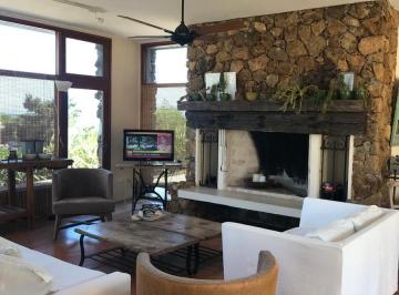 Casa · 245m² · 5 Ambientes · 2 Cocheras · Laguna Blanca Venta y Alquiler Casa de Piedra Tm 5725