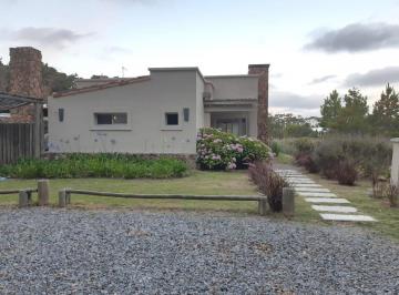 Casa · 170m² · 3 Dormitorios · 1 Cochera · Bacon Farm