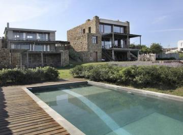 Casa · 1102m² · 2 Dormitorios · Aborigen Oeste