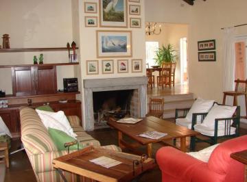 Casa · 250m² · 5 Ambientes · 2 Cocheras · Laguna Blanca Alquiler Casa Santa Fe Style Tm5814