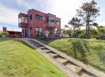 Casa · 148m² · 4 Dormitorios · Rusalka