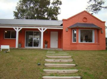 Casa · 1046m² · 4 Dormitorios · Las Alegrias
