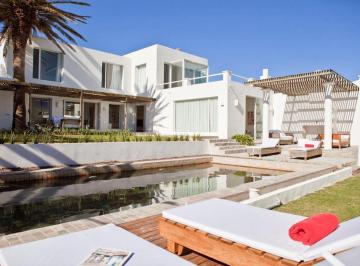 Casa · 400m² · 6 Ambientes · 1 Cochera · La Barra Alquiler Casa Happyhouse Tm 5658