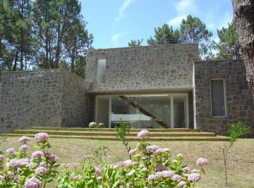 Casa · 225m² · 4 Ambientes · 1 Cochera · Laguna Blanca Alquiler Casa Luna Blanca Tm5054