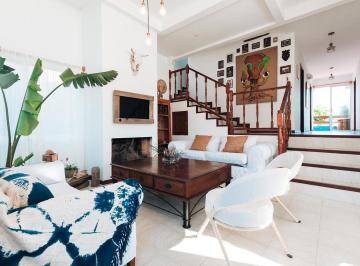 Casa · 511m² · 5 Dormitorios · Casa en Manantiales en Alquiler El Angel Azul