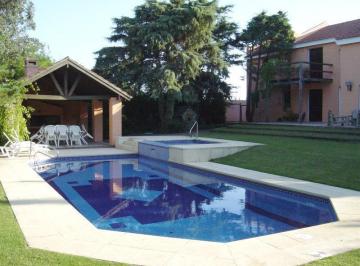 Casa · 370m² · 5 Dormitorios · Ixbalanque