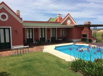 Casa · 160m² · 3 Dormitorios · La Estacion Alquiler Anual Consulte