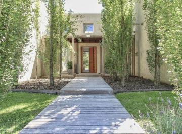 Casa · 360m² · 6 Ambientes · 3 Cocheras · Laguna Blanca Venta y Alquiler Casa Naranjo en Flor - Tm6285