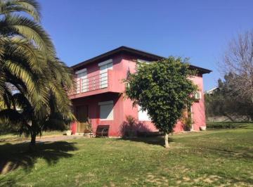 Casa · 135m² · 3 Dormitorios · 1 Cochera · Casa Roja en La Bota