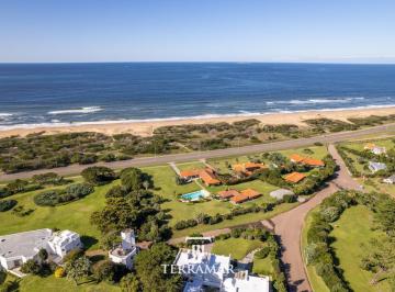 Casa · 5624m² · 6 Ambientes · Casa en Venta en Playa Brava Tho