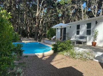 Casa · 130m² · 4 Ambientes · 1 Cochera · Espectacular Casa con Pileta en Pueblo San Vicente