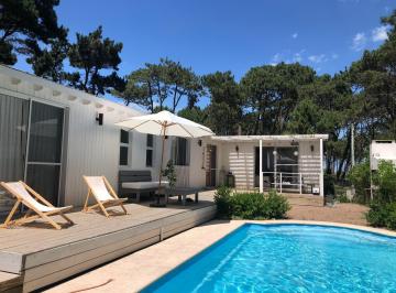 Casa · 130m² · 4 Ambientes · 1 Cochera · Casa con Pileta en Pueblo San Vicente - Tm