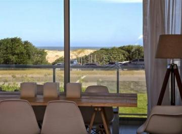 Departamento · 99m² · 5 Ambientes · 1 Cochera · Departamento Primera Fila Al Mar en Playa Brava - Tm