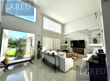 Casa · 450m² · 8 Ambientes · 2 Cocheras · Casa en Armenia