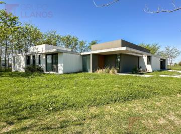 Casa · 360m² · 4 Ambientes · 1 Cochera · Venta de Casa a Estrenar con 3 Dorm. con Vista Al Golf en Everlinks