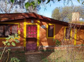 Casa · 211m² · 6 Ambientes · 2 Cocheras · Casa en Venta en Los Aromos