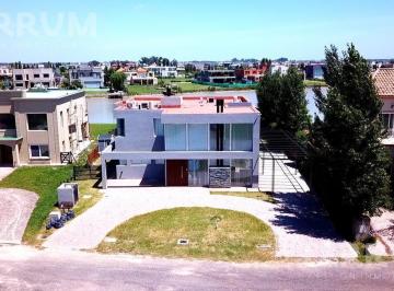 Casa · 250m² · 7 Ambientes · Casa Venta Canning Barrio Santa Rita