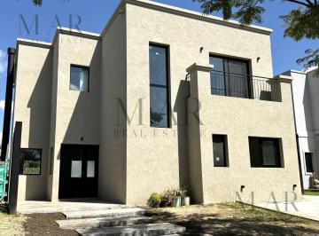 Casa · 190m² · 5 Ambientes · 2 Cocheras · Casa en Venta en Los Castaños, Nordelta