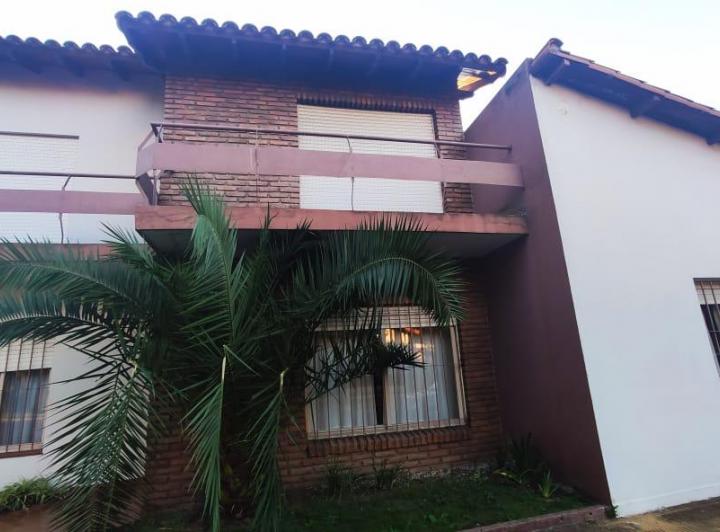 Casa · 240m² · 6 Ambientes · 2 Cocheras