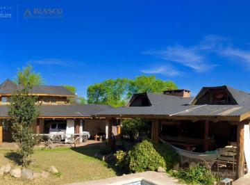 Casa · 372m² · 4 Ambientes · Casa con Pileta en Venta | B° Cuatro Horizontes | Villa General Belgrano