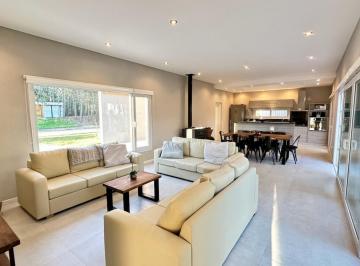 Casa · 180m² · 6 Ambientes · 1 Cochera · Casa a Estrenar en Alamos Pinamar