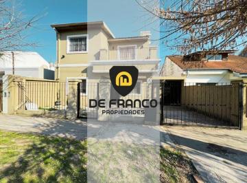 Fachada · Casa en Venta - Bella Vista - 5 Ambientes