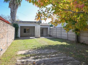 Casa · 70m² · 4 Ambientes · 1 Cochera · Oportunidad Casa en Venta en Álvarez