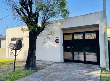 Casa · 224m² · 6 Ambientes · 2 Cocheras · Casa en Corazon de Gonnet. Parque y Pileta