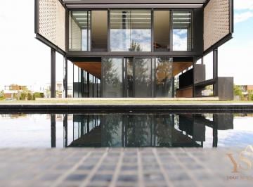 Casa · 300m² · 5 Ambientes · 1 Cochera · Casa en Alquiler en Castaños, Nordelta, Tigre