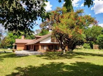 Casa · 400m² · 10 Ambientes · Casa Quinta en Longchamps