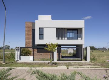 Casa · 102m² · 4 Ambientes · 1 Cochera · Venta Casa de 2 Dorm. con Piscina en Ecotierra, Pueblo Esther