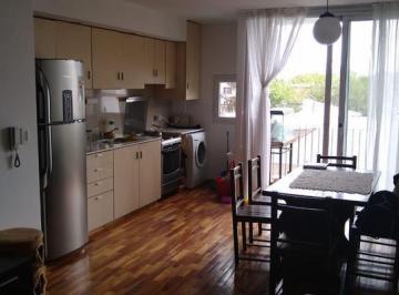 Departamento · 39m² · 2 Ambientes · 1 Cochera · Excelente Departamento de 2 Ambientes Al Contrafrente C/cochera. Banfield E