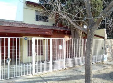 Casa de 5 ambientes, Neuquén · En Venta Duplex en Calle San Martin 3700. Apto Credito