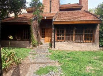 Casa · 210m² · 4 Dormitorios · 2 Cocheras · Excelente Chalet 5 Ambientes en Venta, Hurlingham, Buenos Aires.