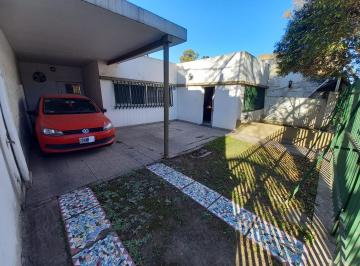 Casa · 100m² · 3 Ambientes · 2 Cocheras · Casa con Jardin, Garage Doble. 2 Dorm.
