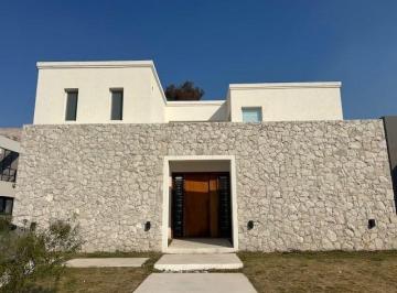 Casa · 220m² · 5 Ambientes · 2 Cocheras · Casa en Venta en Laguna Grande, Villanueva, Tigre