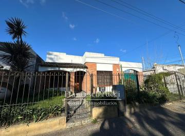 Casa · 128m² · 4 Ambientes · 2 Cocheras · Casa en Venta 3 Ambientes Lujan Centro