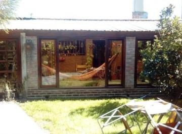 Imagen1 · Venta Casa de 3 Amb con Garage y Quincho Zona Aeroparque