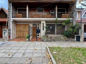 Casa · 244m² · 6 Ambientes · 2 Cocheras · Casa en Venta 6 Ambientes 5 Dorm. Vicente Lopez Barrio Parque Villa Martelli