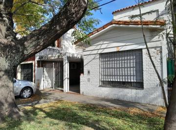 Casa · 125m² · 4 Ambientes · 1 Cochera · Venta de Excelente Casa en Barrio Cura